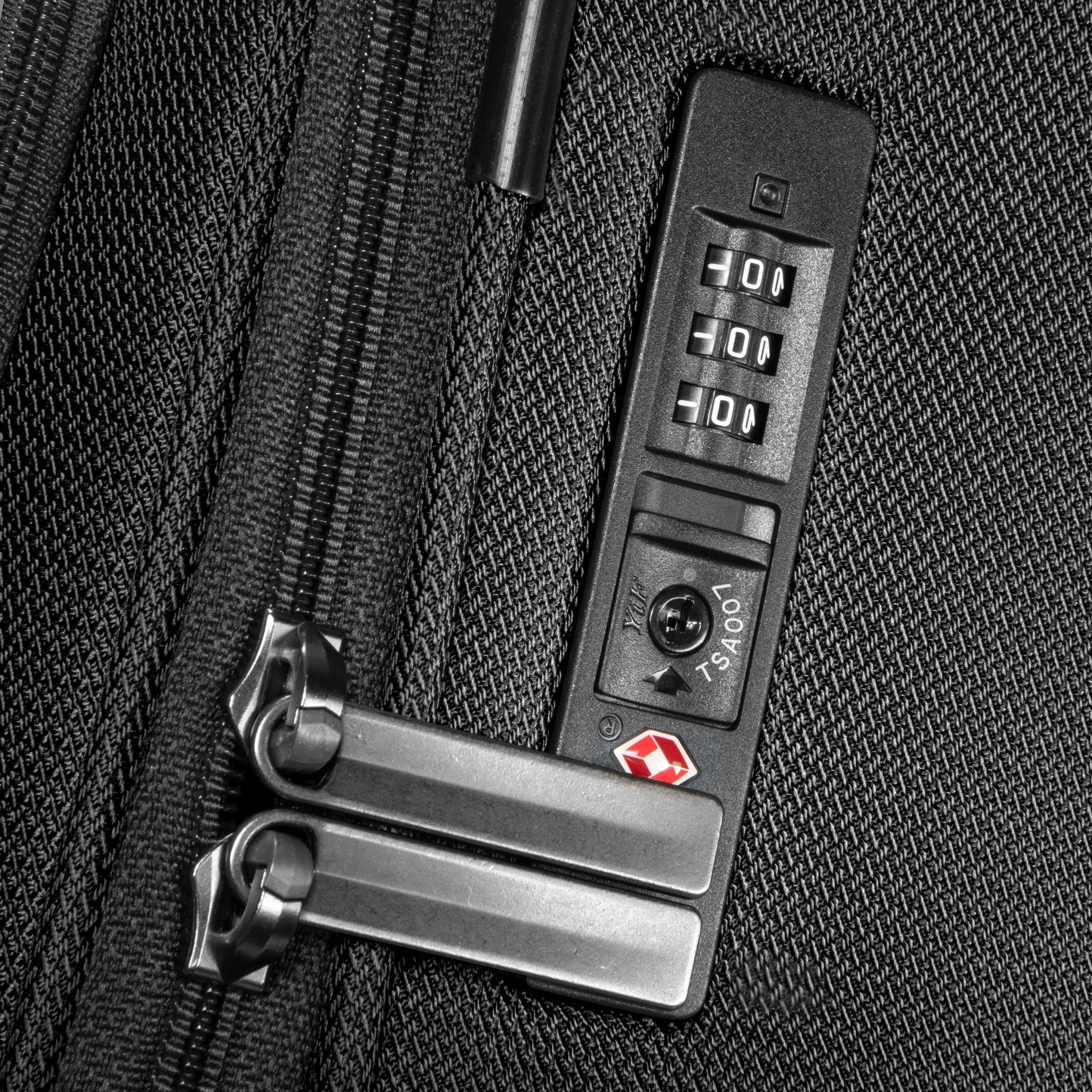 Avalon Softside Large Check-In Expandable Spinner - Image 10