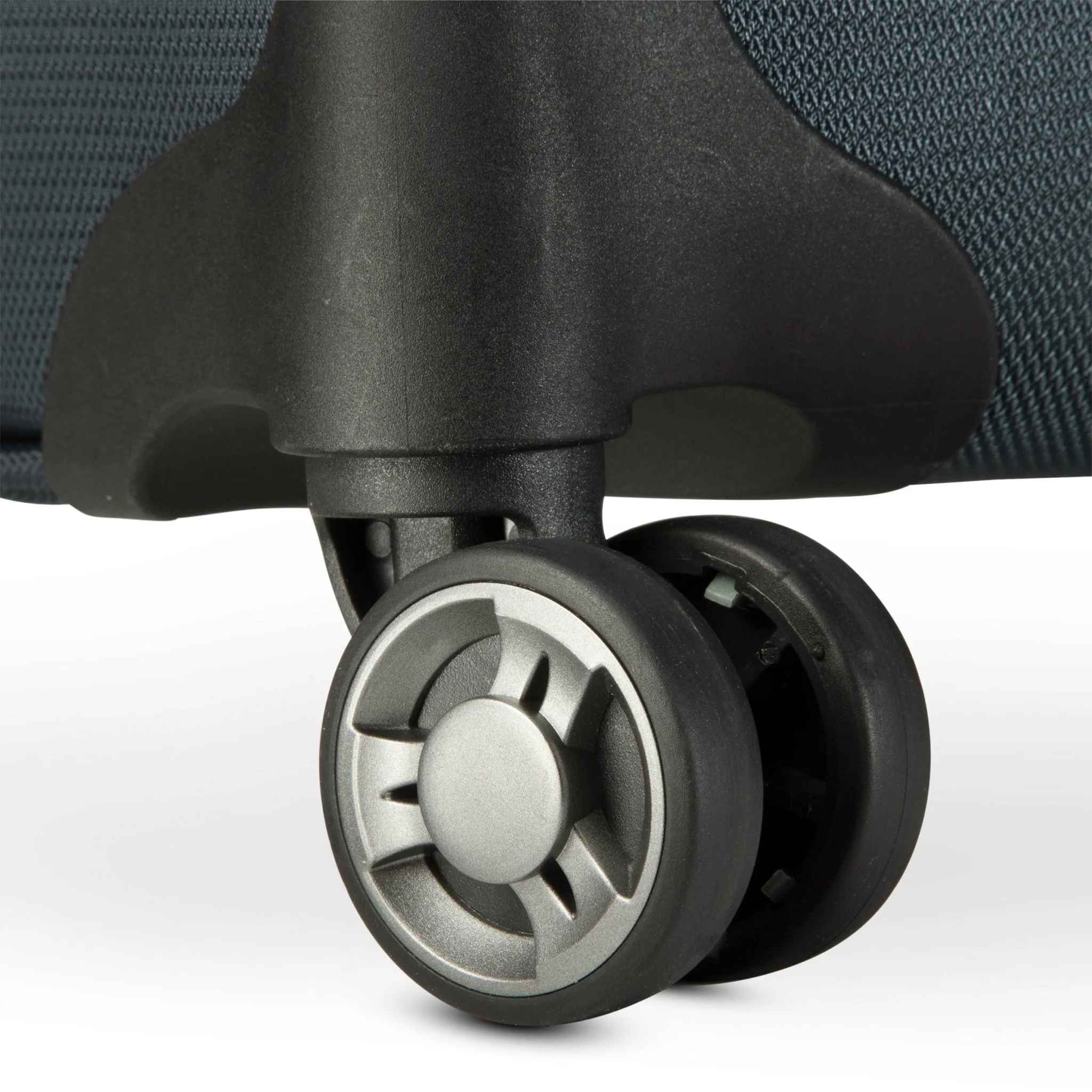 Avalon Softside Medium Check-In Expandable Spinner - Image 22