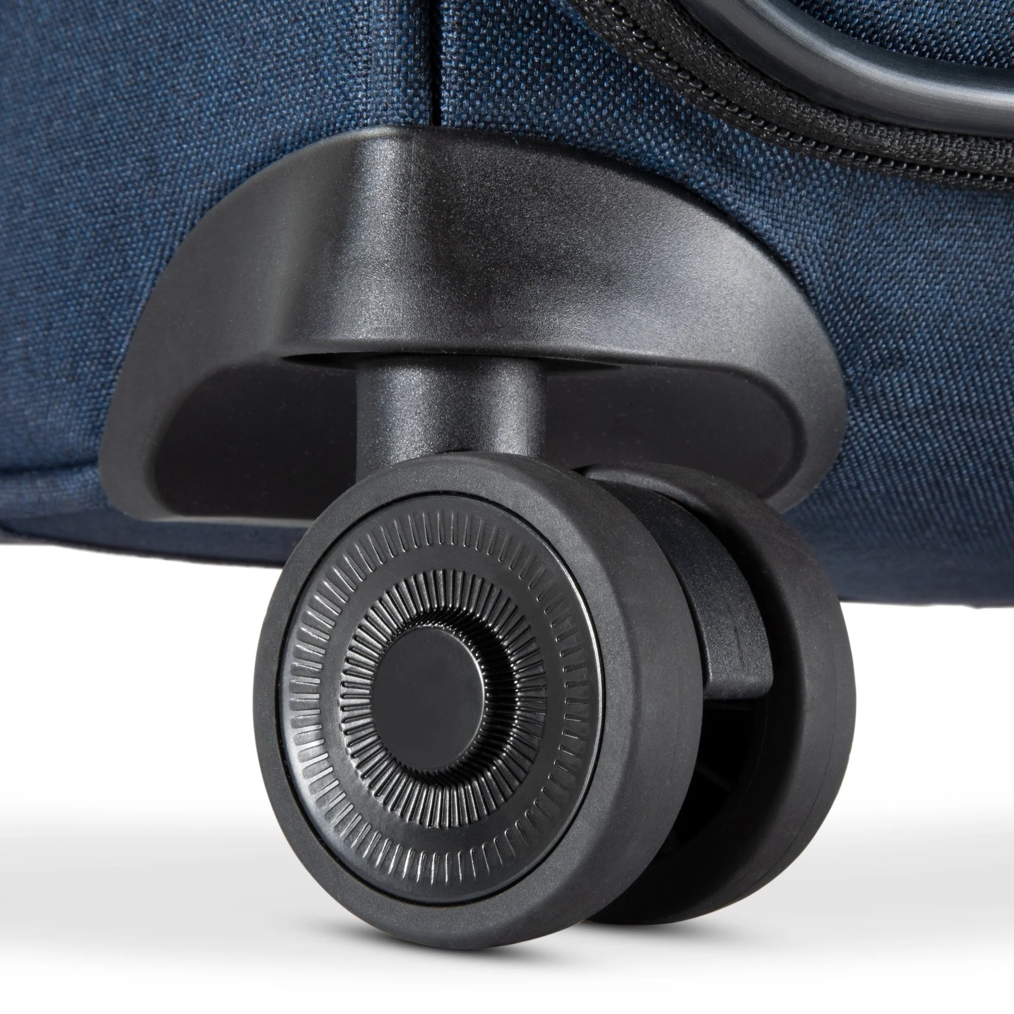Malibu Bay 3.0 Softside Medium Check-In Expandable Spinner - Image 6