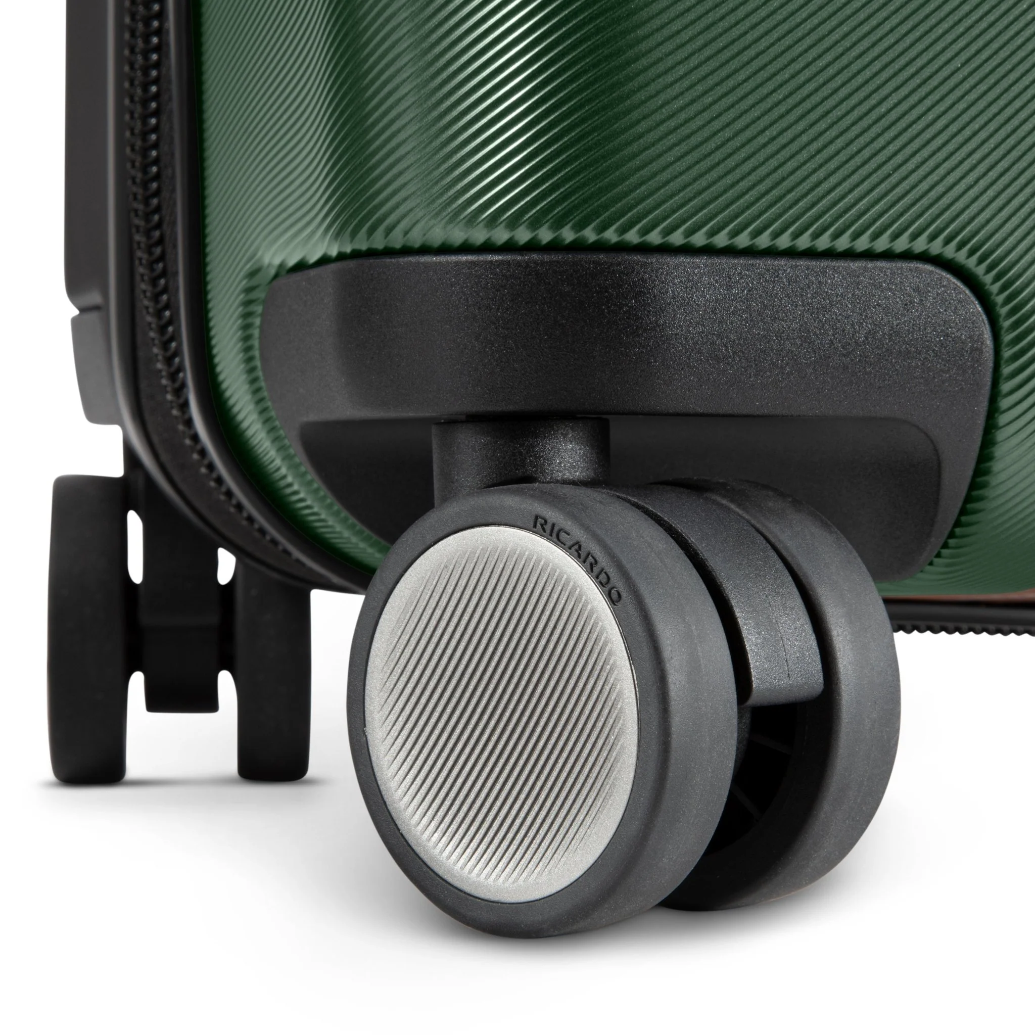 Montecito 2.0 Hardside Medium Check-in Expandable Spinner - Image 17